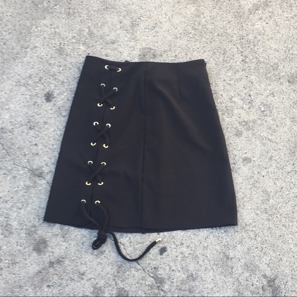 HOH lace up skirt all black